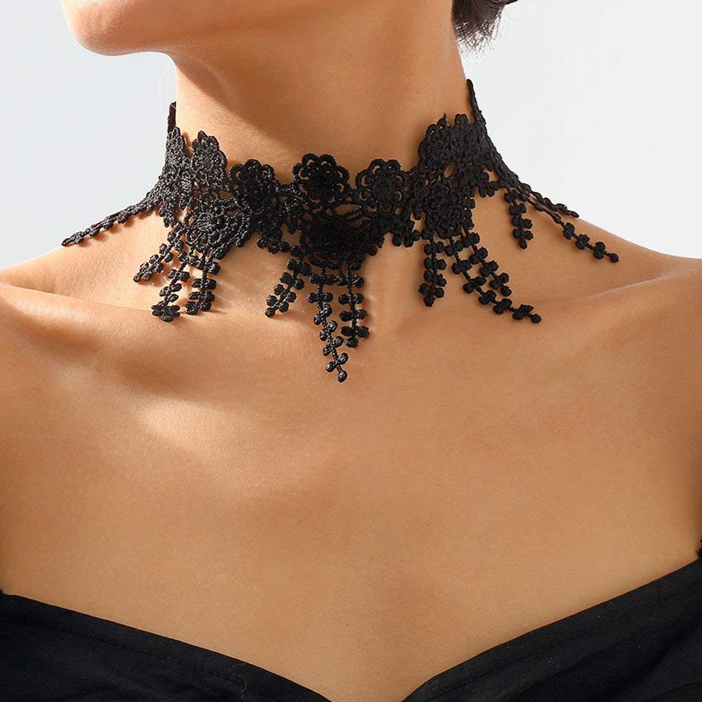 Minimalist Charm Necklace - Necklaces & Chokers detail view 3 | Cute Splikes