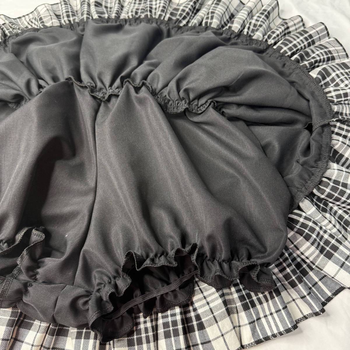 Black &amp; Red Puffy Skirt - Skirts detail view 4 | Cute Splikes