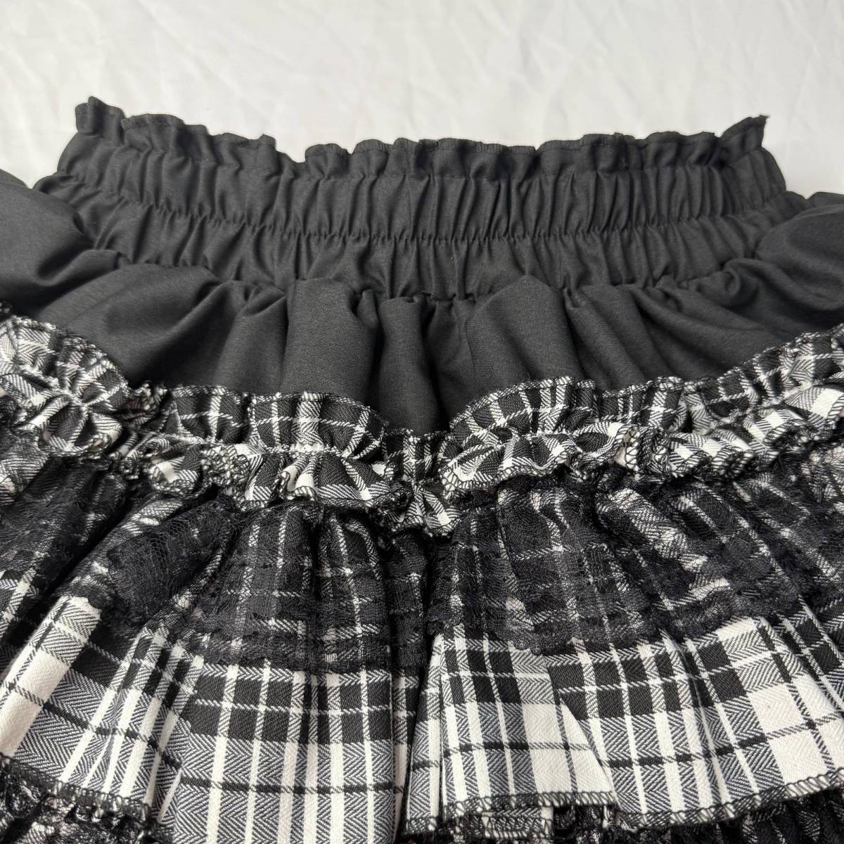 Black &amp; Red Puffy Skirt - Skirts detail view 5 | Cute Splikes
