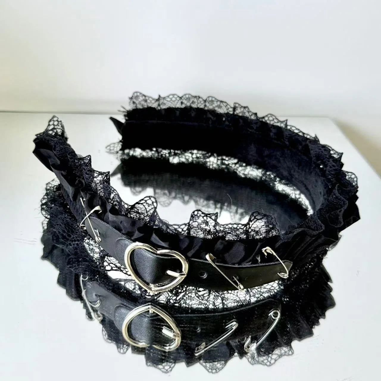 Lace Heart Buckle Pin Headband
