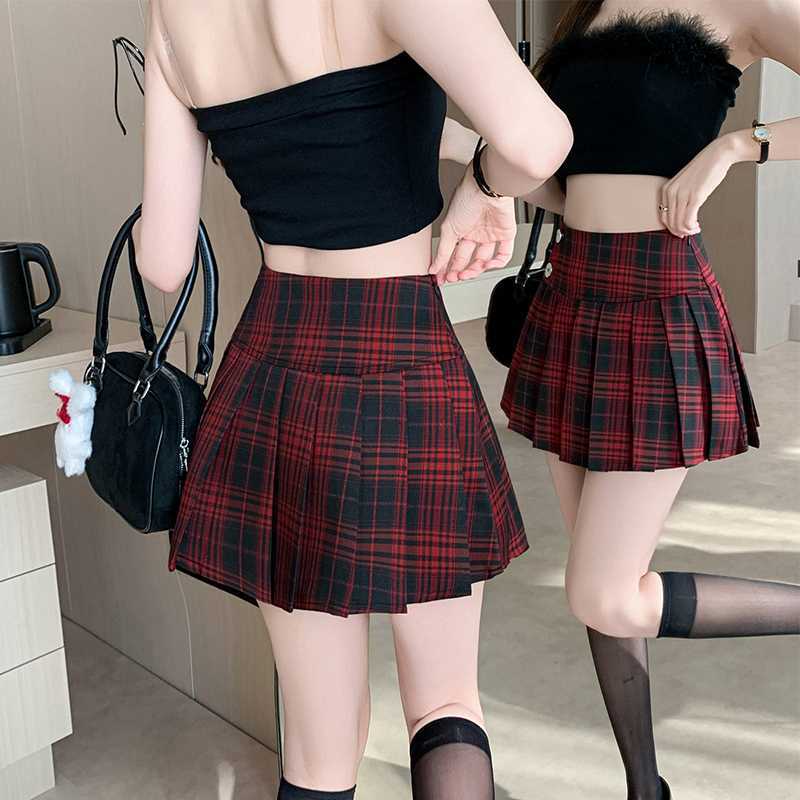 Plaid Pleated Skirt - Skirts detail view 3 | Cute Splikes